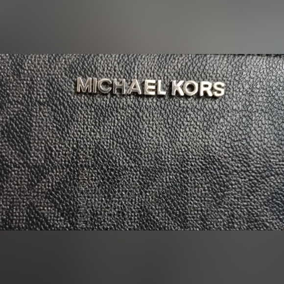 Michael Kors Signature Logo Jet Set Large Wallet Wristlet & NWT Dust Bag - Picture 14 of 15
